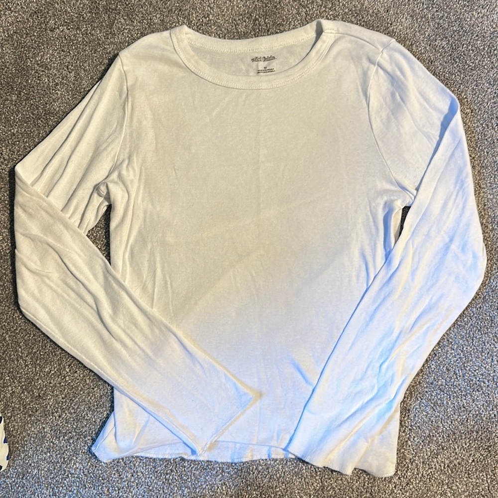white long sleeve basic top